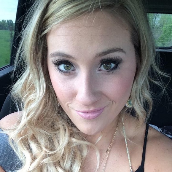 Meet your Posher, Whitney - Picture 1 of 1